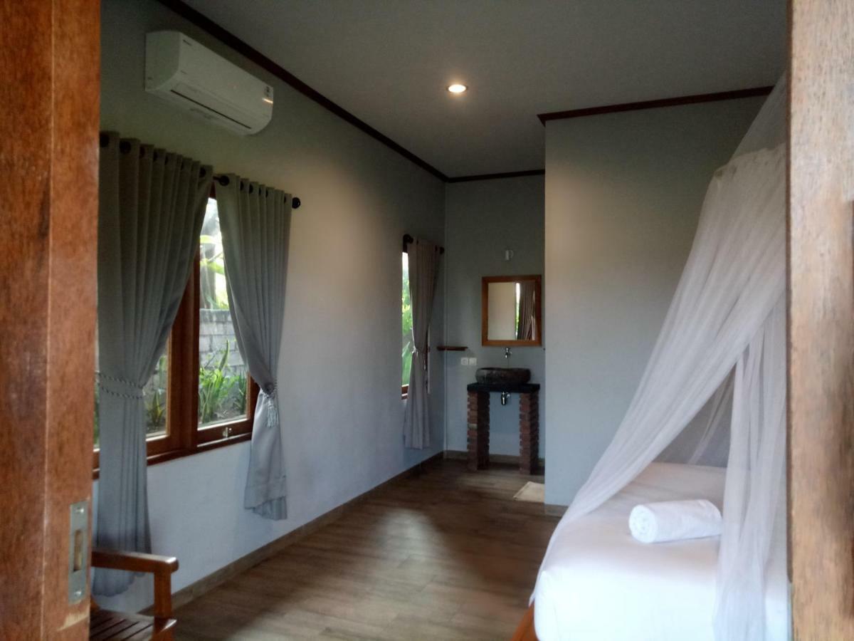 Emir Surfcamp Hotel Pulukan Exterior photo